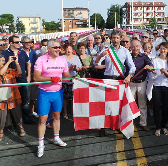 Sul ponte di via Coletti con Bartali e Coppi, alias Biagini e Gnassi