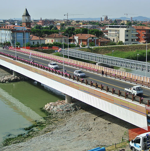 Per un ponte mancato in piazza della Balena