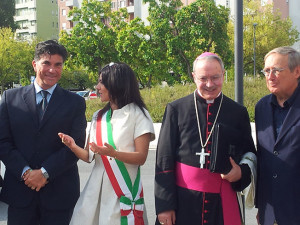 L'assessore Irina Imola conversa con Andrea Simoncini