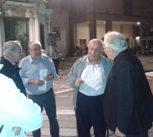 Mons. Lambiasi e mons. De Nicolò ieri sera alla veglia di preghiera in piazza Tre Martini, insieme a padre Sony Behanan e a Marco Ferrini