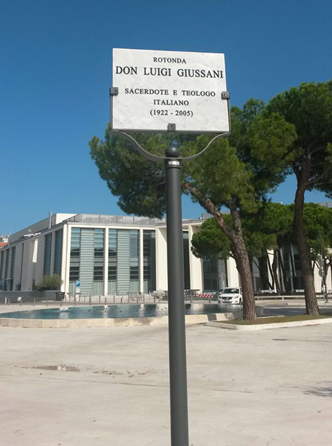 Rotonda don Giussani, nessun atto vandalico Rotonda don Giussani, nessun atto vandalico
