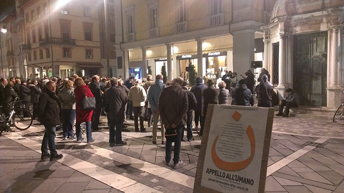 Storie dall’inferno dell’Isis ieri sera in piazza Tre Martiri