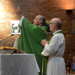 Don Francesco durante la messa a San Giuseppe al Porto
