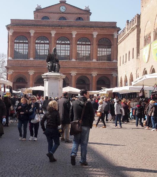 Consiglio comunale riconvocato in orari assurdi, così gli ambulanti non ci possono andare