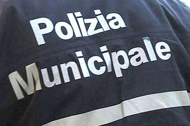 Bufera sulla polizia municipale di Rimini: 8 vigili urbani indagati, 4 agli arresti domiciliari