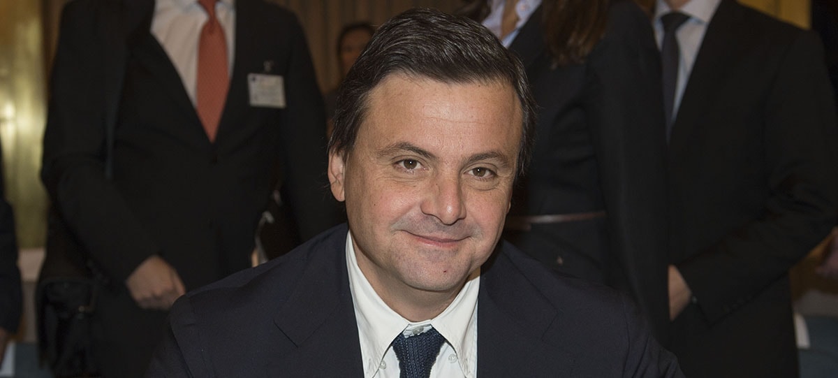 Il ministro Calenda difende la Bolktestein e critica i parlamentari che tutelano le “categorie elettorali”