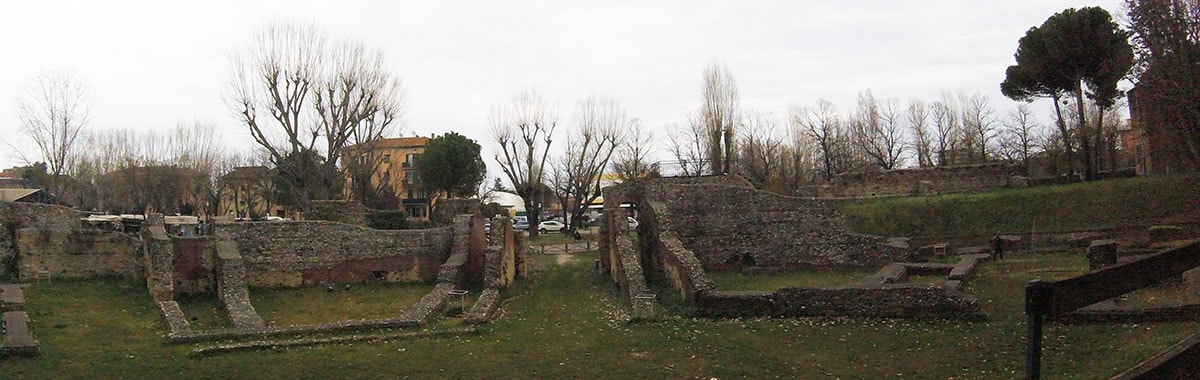 Si parla di Anfiteatro romano e nell’arena finiscono sbranati Comune e Ceis
