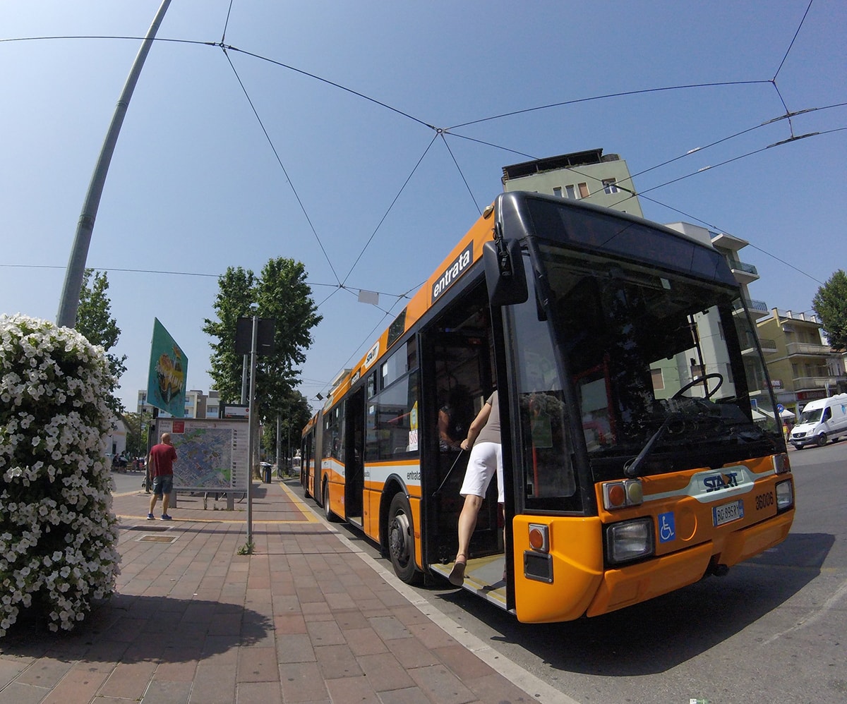 “Multate e minacciate sul bus”: chi sanziona Start per comportamento “anti turistico”?