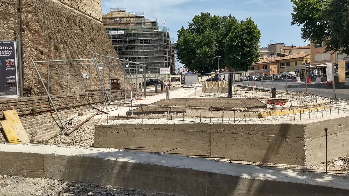 Il fossato di Castelsismondo? Slide-story della promessa mancata e di mille bugie