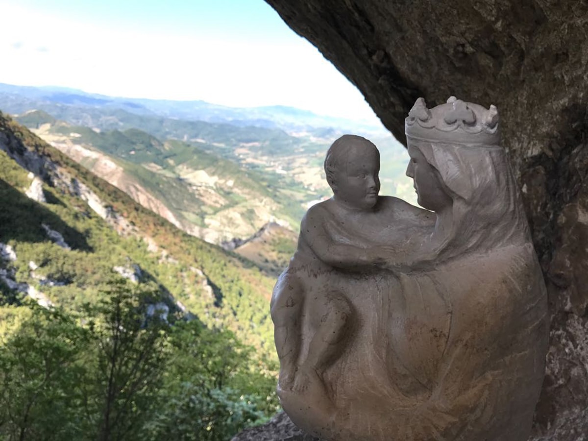 La Madonna ricompare sul Monte Nerone. Per mano di escursionisti riminesi