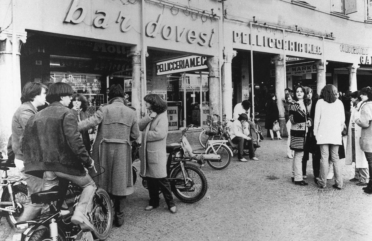 Guardare la mostra su “Riflessi e riflessioni” per capire come siamo caduti in basso