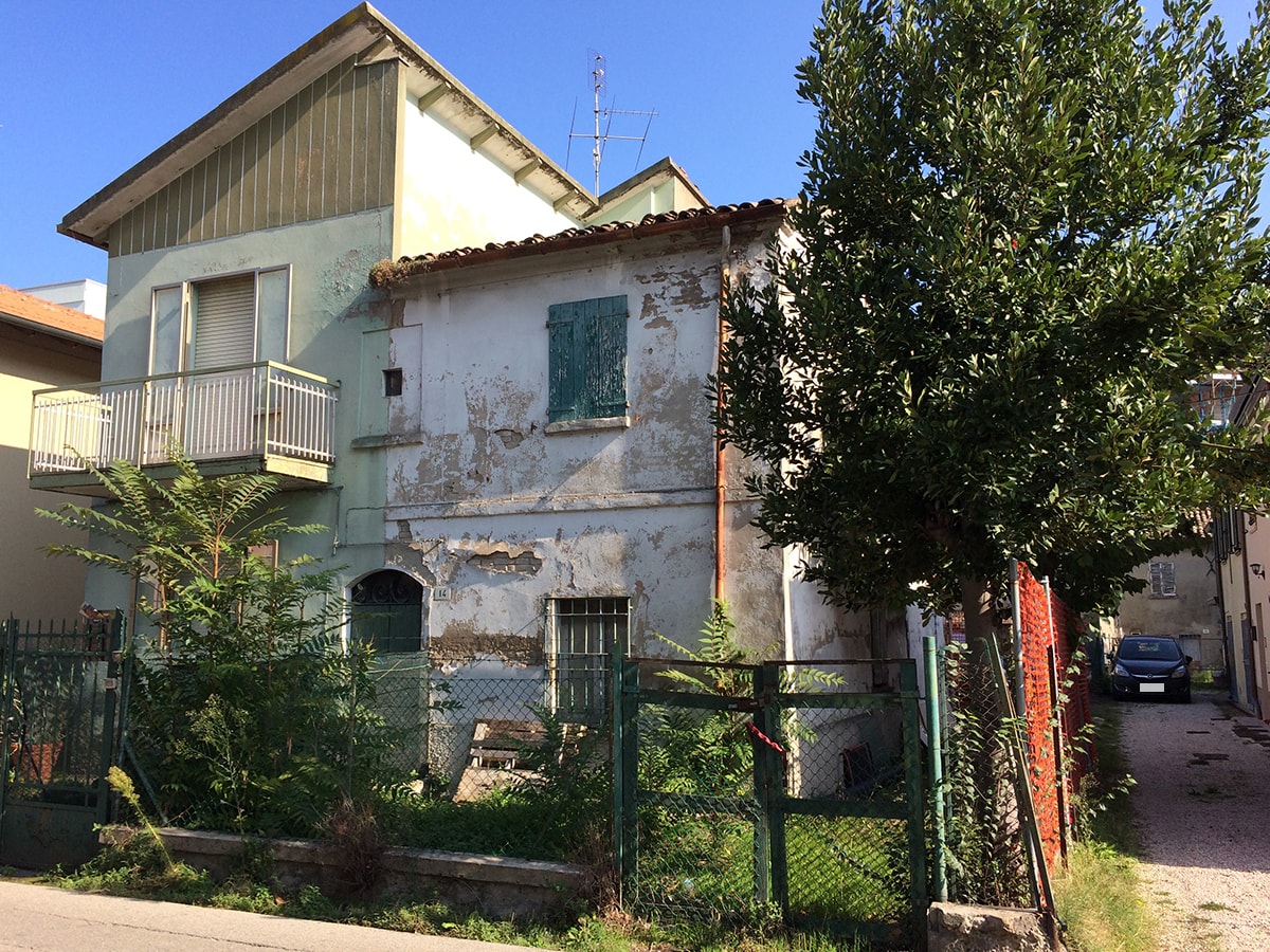 Via San Gaudenzo, spalleggiarsi a vicenda