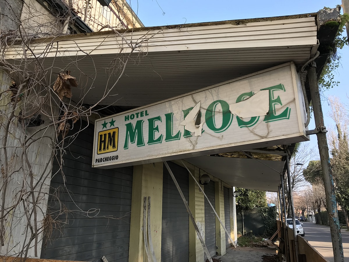 Il “Melrose”: un altro albergo da cancellare a San Giuliano