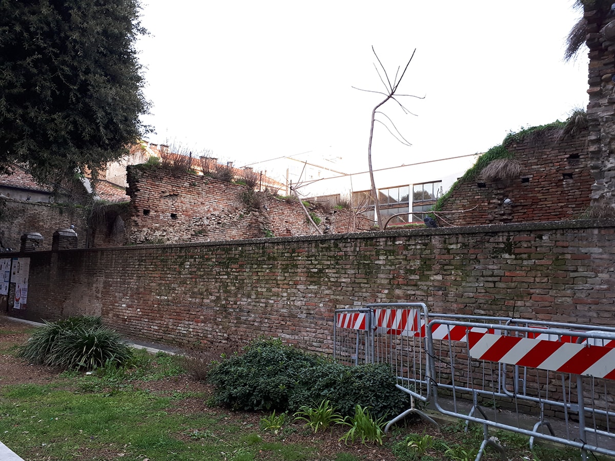 Ex convento San Francesco: a fianco del Tempio Malatestiano una ferita da sanare