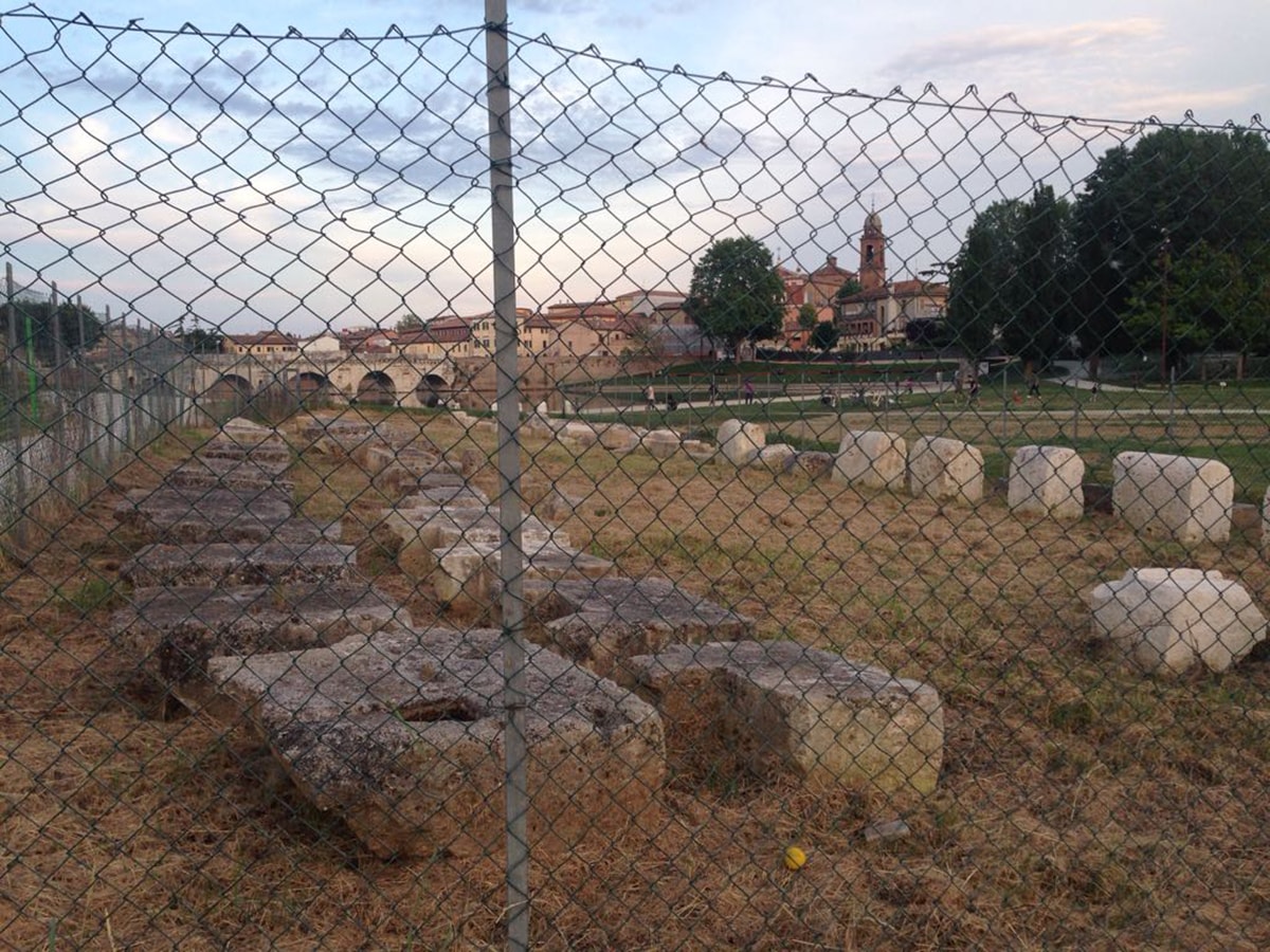 “Le pietre raccontano” le nuove prodezze archeologiche dell’Indiana Jones di palazzo Garampi