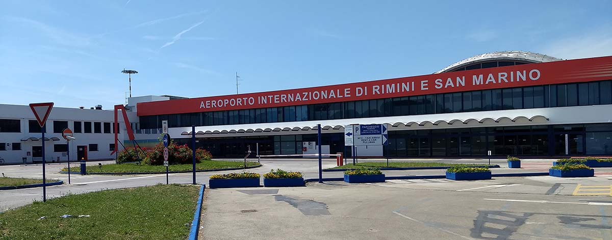 Il nuovo look dell’aeroporto: “San Marino” ha preso il posto di “Federico Fellini”