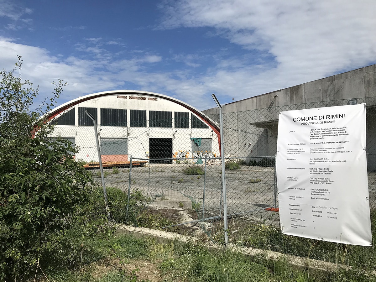 Via l’amianto dall’ex Corial: finalmente partiti i lavori