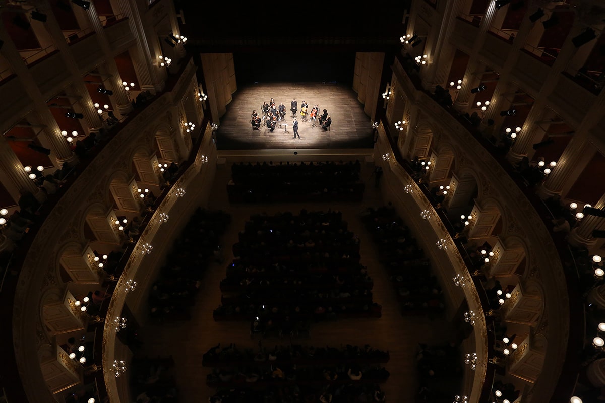 In carrozza, si va a teatro