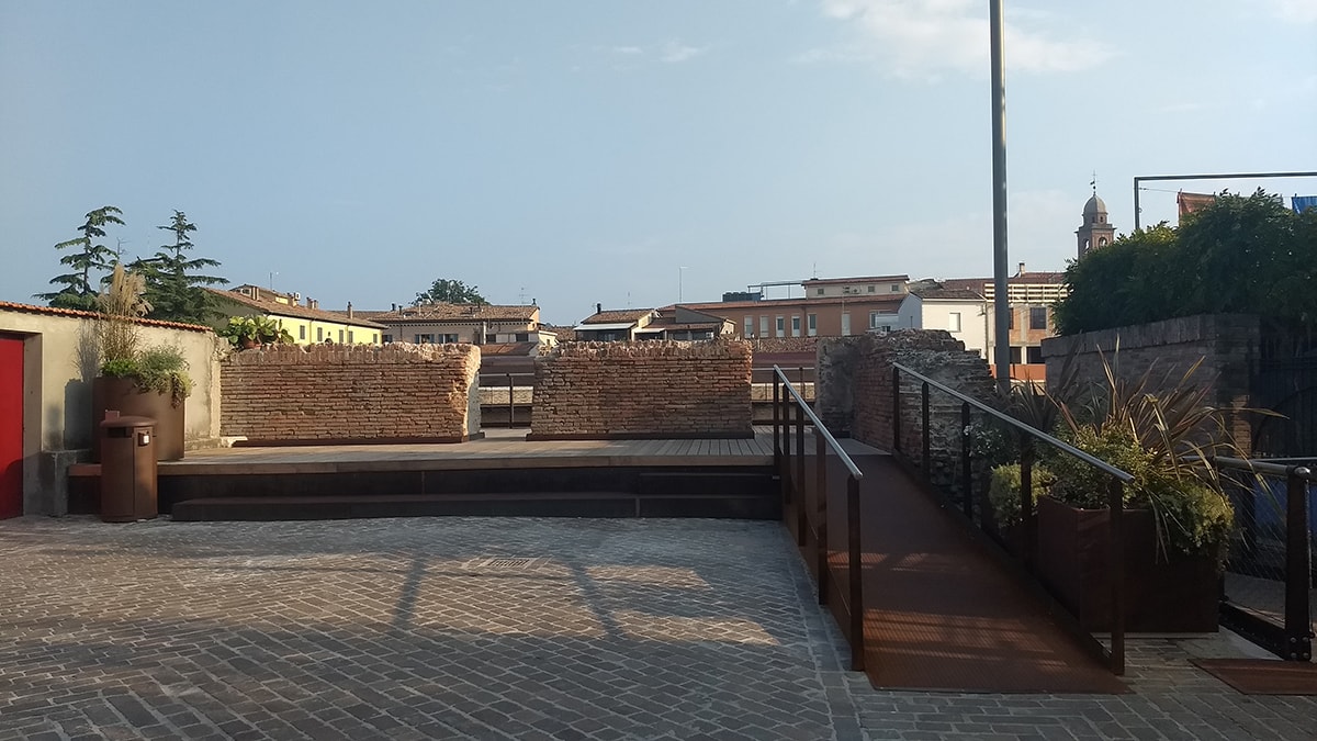 Le stesse mura per un ufficio comunale sono “malatestiane” e per un altro “ottocentesche”
