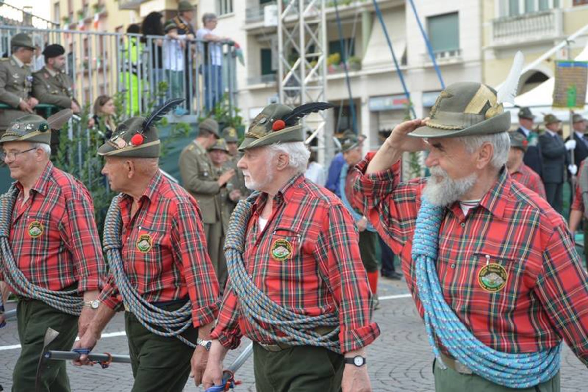 Gli alpini conquistati dall’irresistibile binomio Riviera & San Marino