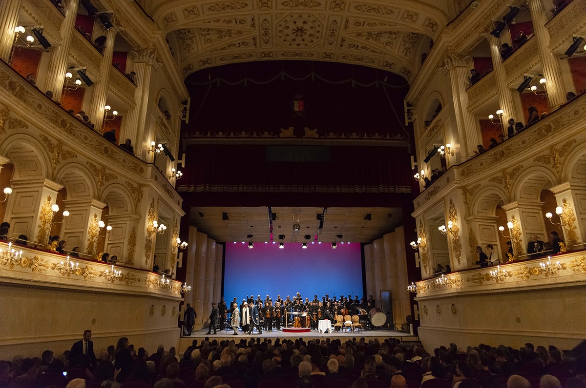 Teatro Galli: a scoppio ritardato la grana dei posti “non vedenti”