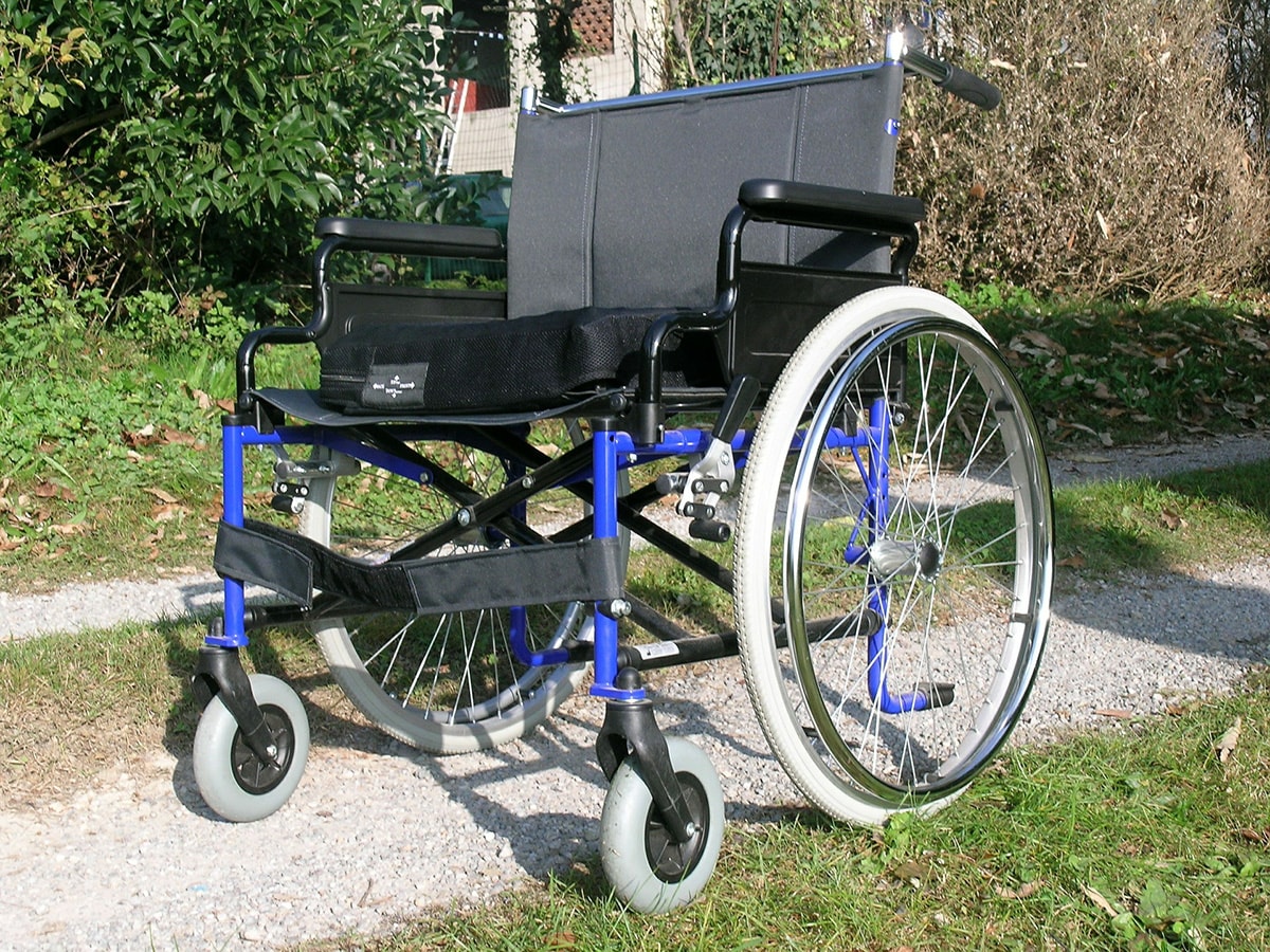 Alzati e cammina, c’è da pagare la tassa sui passi carrai