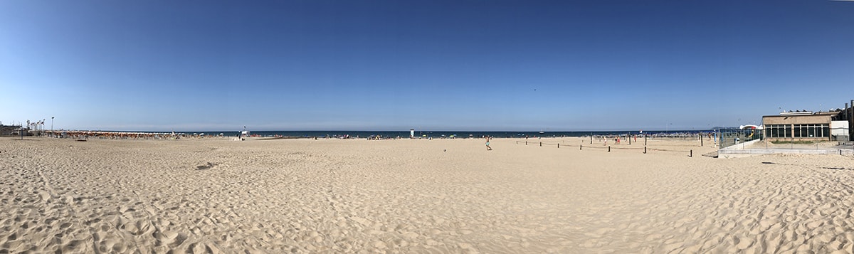 L’assurdo divieto alla fruizione delle spiagge e il contagio equiparato all’infortunio sul lavoro