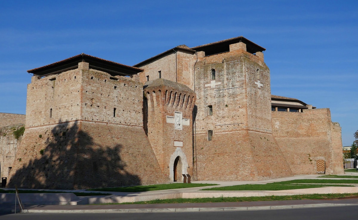 «Castel Sismondo ridicolizzato»: Vittorio Emiliani sul “Fatto quotidiano”