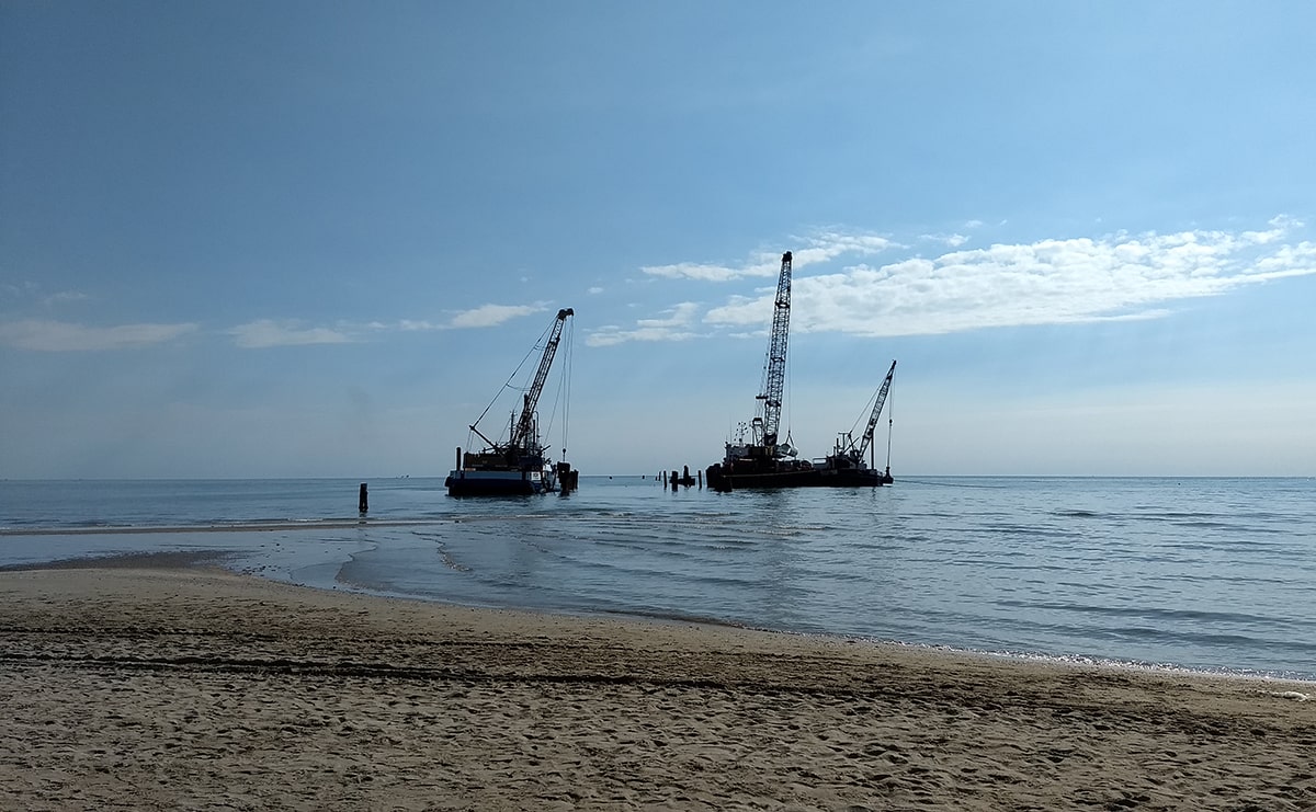 “Variazioni irregolari del fondale” nel mare antistante piazzale Kennedy, ora c’è la prova e scatta il divieto di balneazione