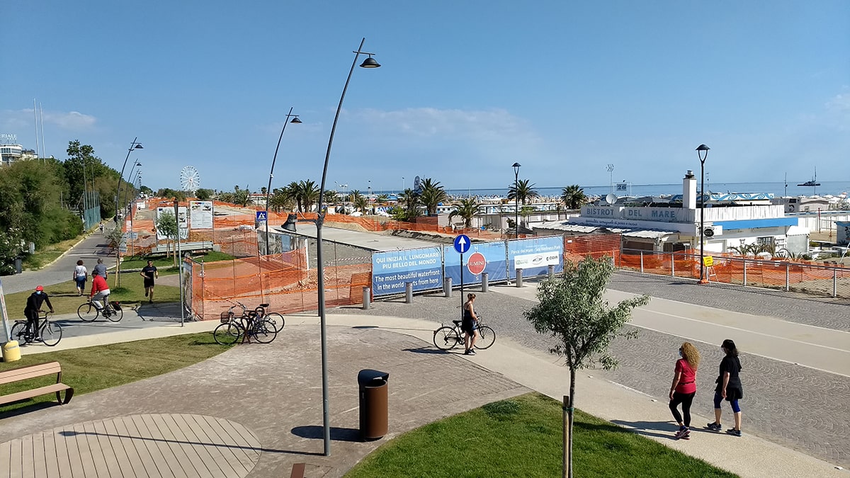 Com’è possibile che il lungomare di Marina centro sia ancora un cantiere?