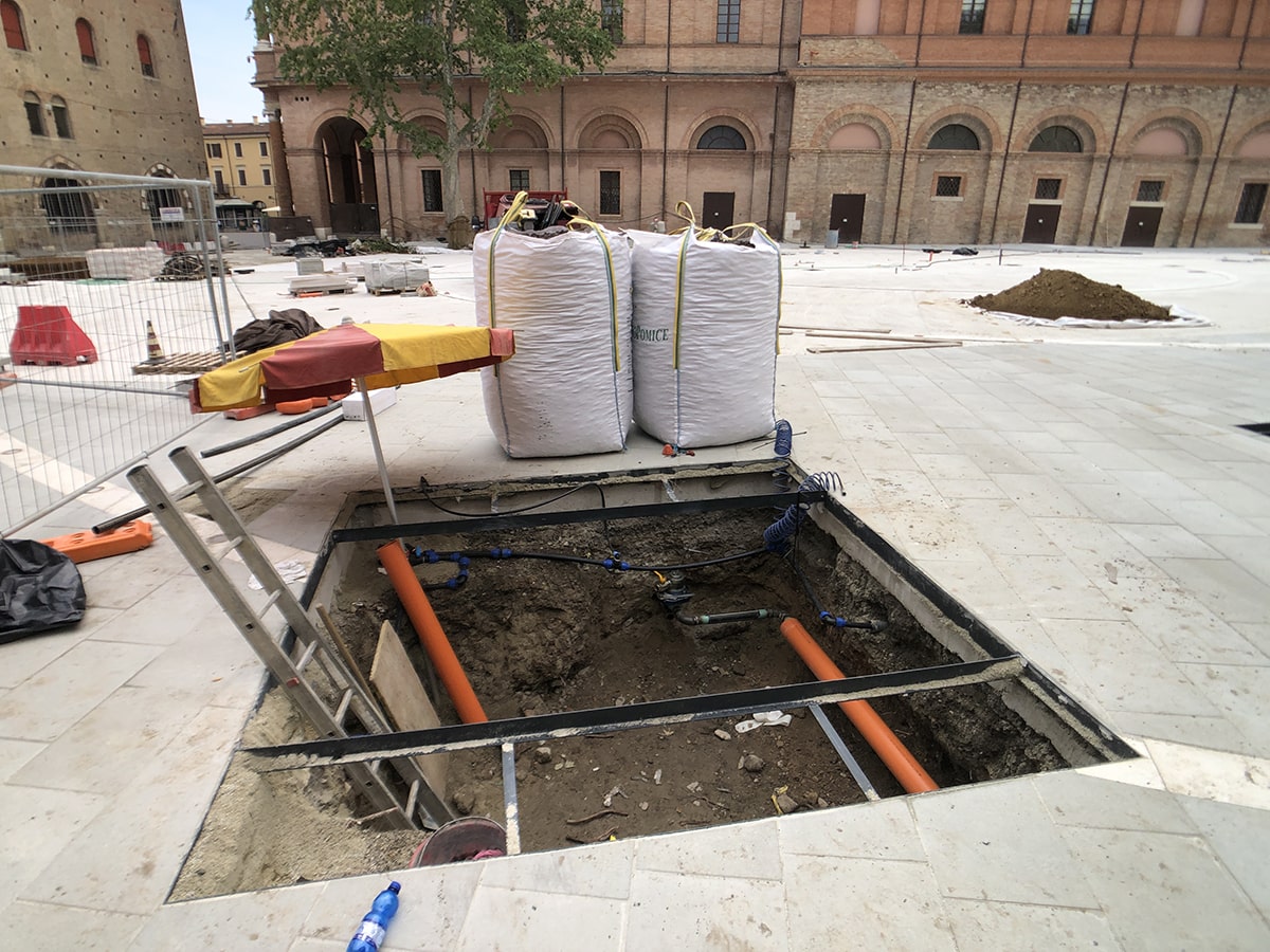 Nuovi platani in piazza Malatesta: «giganti dentro un vaso»