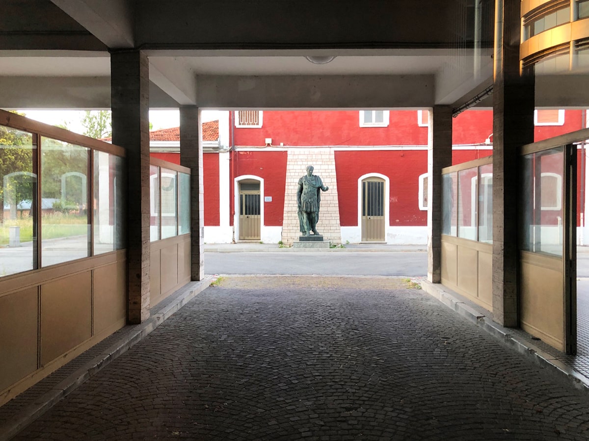 Rimini si mobilita per il ritorno di Giulio Cesare in piazza Tre Martiri