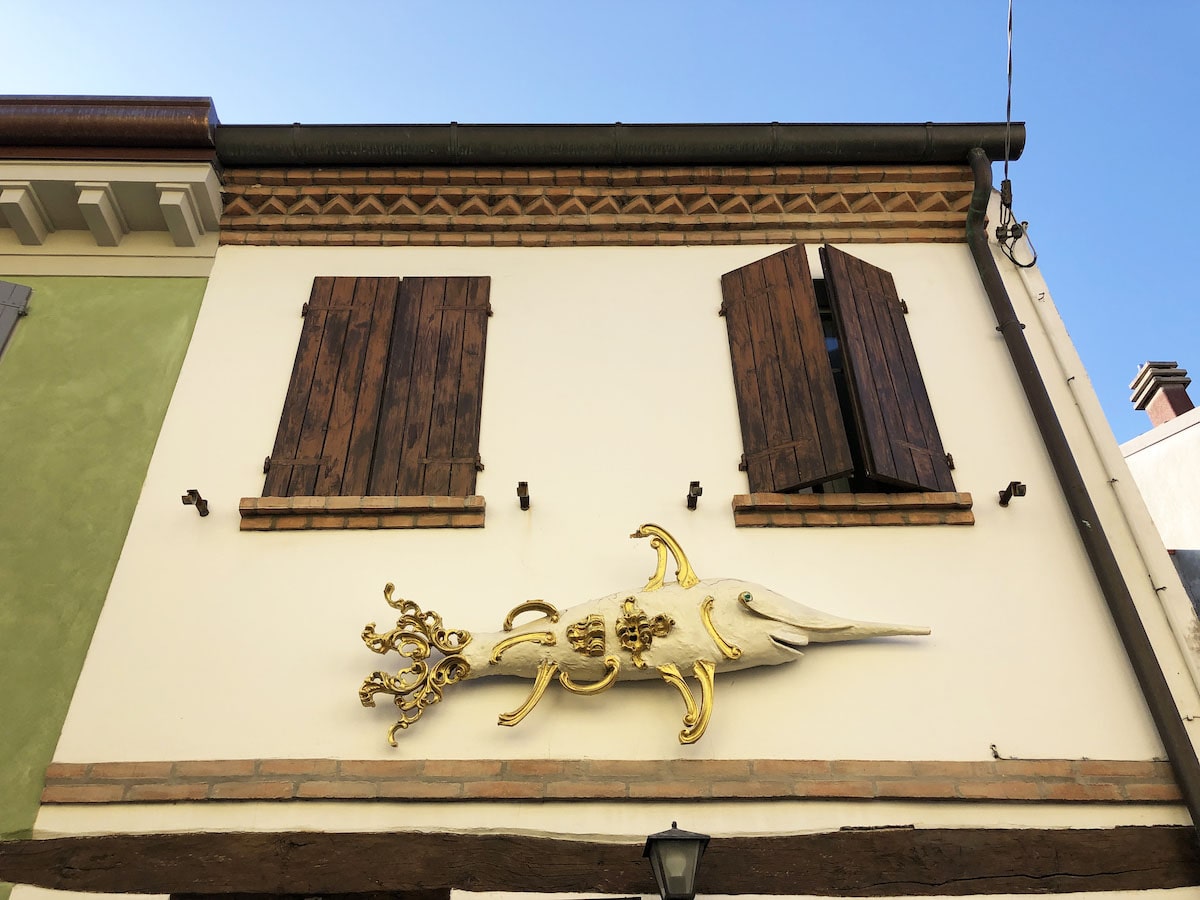 Lo scultore che ha fatto del Borgo San Giuliano una installazione artistica diffusa
