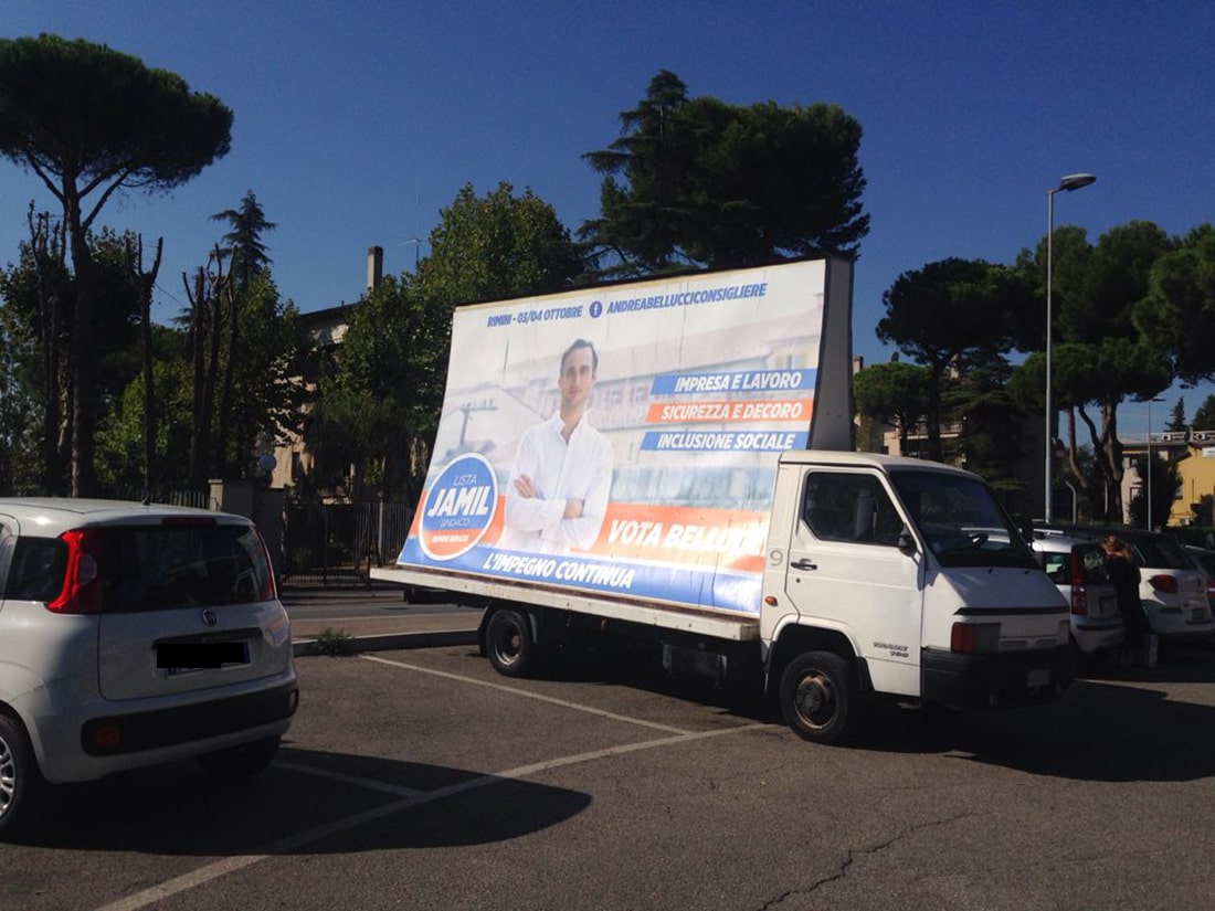 Il “camion vela” elettorale del candidato di Jamil ha messo radici in via Marecchiese?