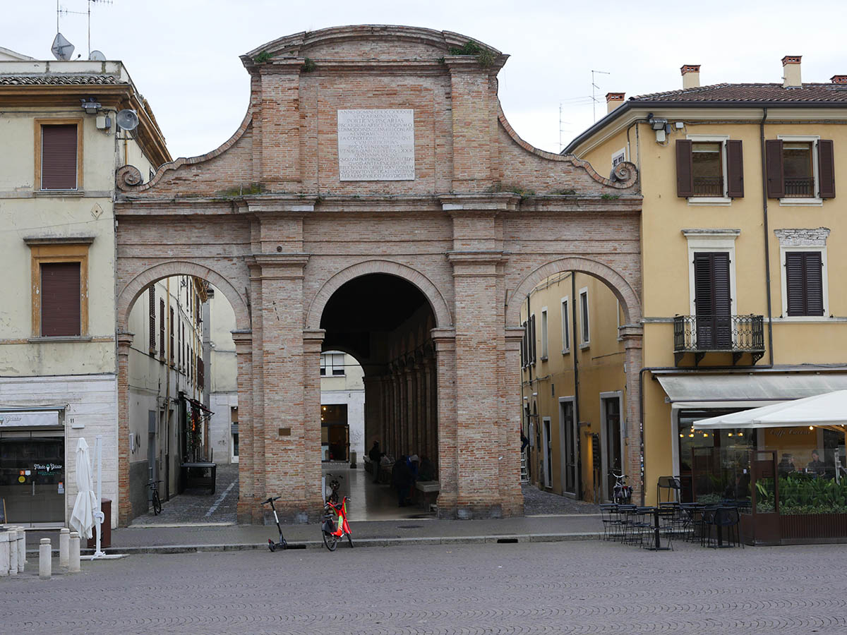 In attesa che la Soprintendenza si esprima sul monumento dello spritz