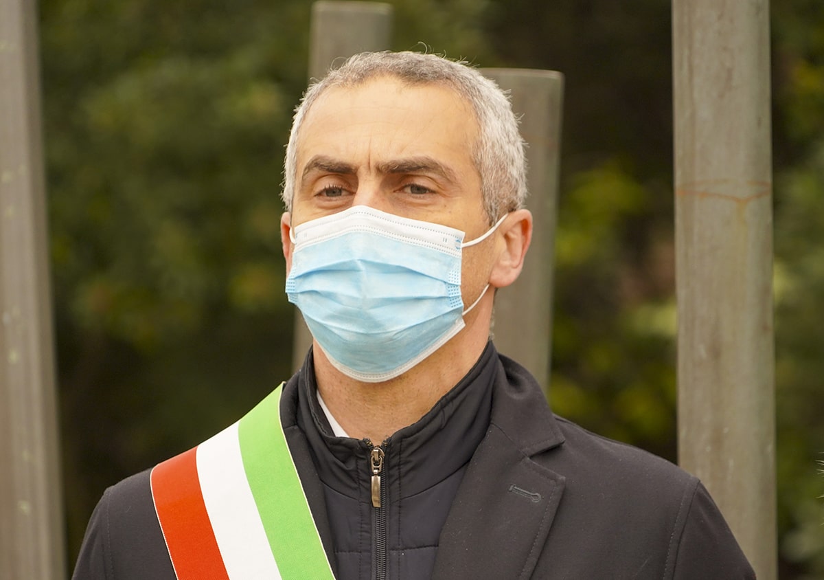 Va tutto bene? Il bilancio semestrale di un sindaco “sulla difensiva” e il parcheggio da 10 milioni