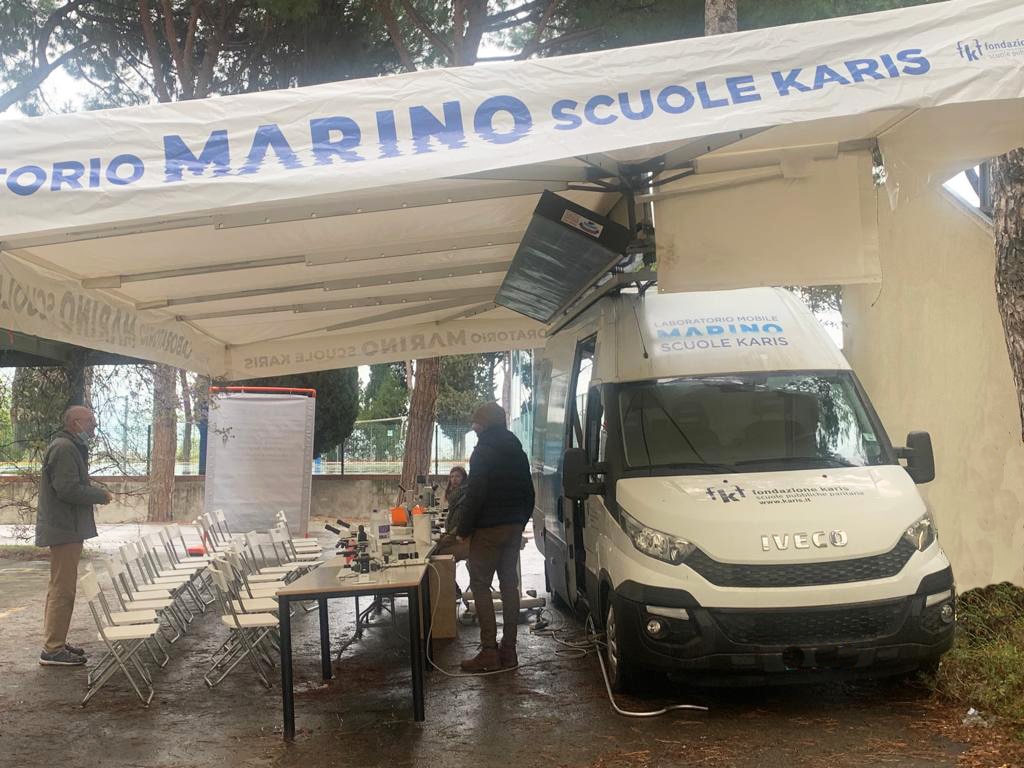 Le scuole Karis mettono in strada il laboratorio marino mobile per la conoscenza del mare