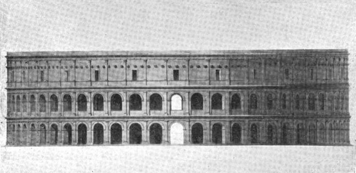 L’anfiteatro romano aveva un sistema di smaltimento delle acque che confluivano nell’Ausa