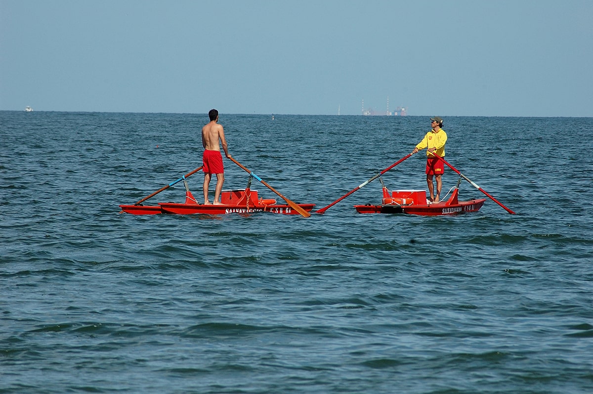 Via i divieti di balneazione ma sull’anomala decisione del Comune di Rimini tutto tace