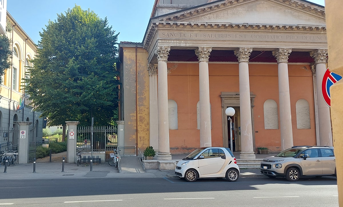 «Prima di vendere le chiese la diocesi dovrebbe alienare parte del suo ricco tesoro immobiliare»