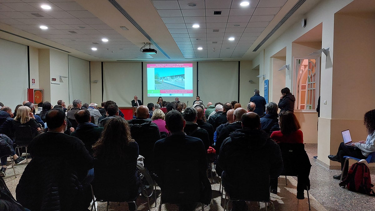 «Il Metromare valorizzerà le vostre abitazioni» e scoppia la protesta all’assemblea con gli espropriati